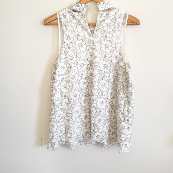 Torrid White Lace Mock Neck sleeveless top size large 0 - Picture 6 of 8